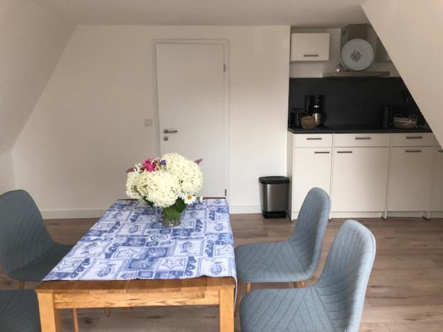 Die Graefin Auf Ruegen - Ferienappartements Parchtitz Exterior foto